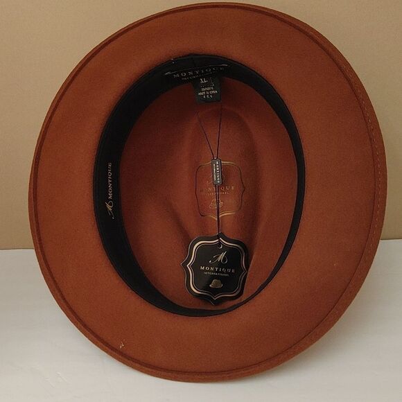 MEN'S MONTIQUE COGNAC LIGHT FELT 2 1/2" WIDE BRIM PINCH FEDORA HAT. H60 - Picture 5 of 8